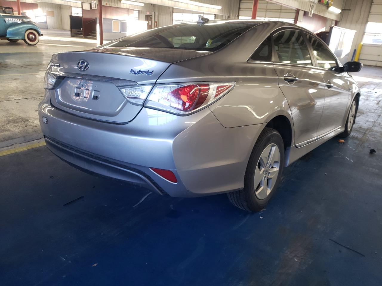 Photo 4 from auction – 2012 HYUNDAI SONATA HYB with VIN KMHEC4A48CA060141