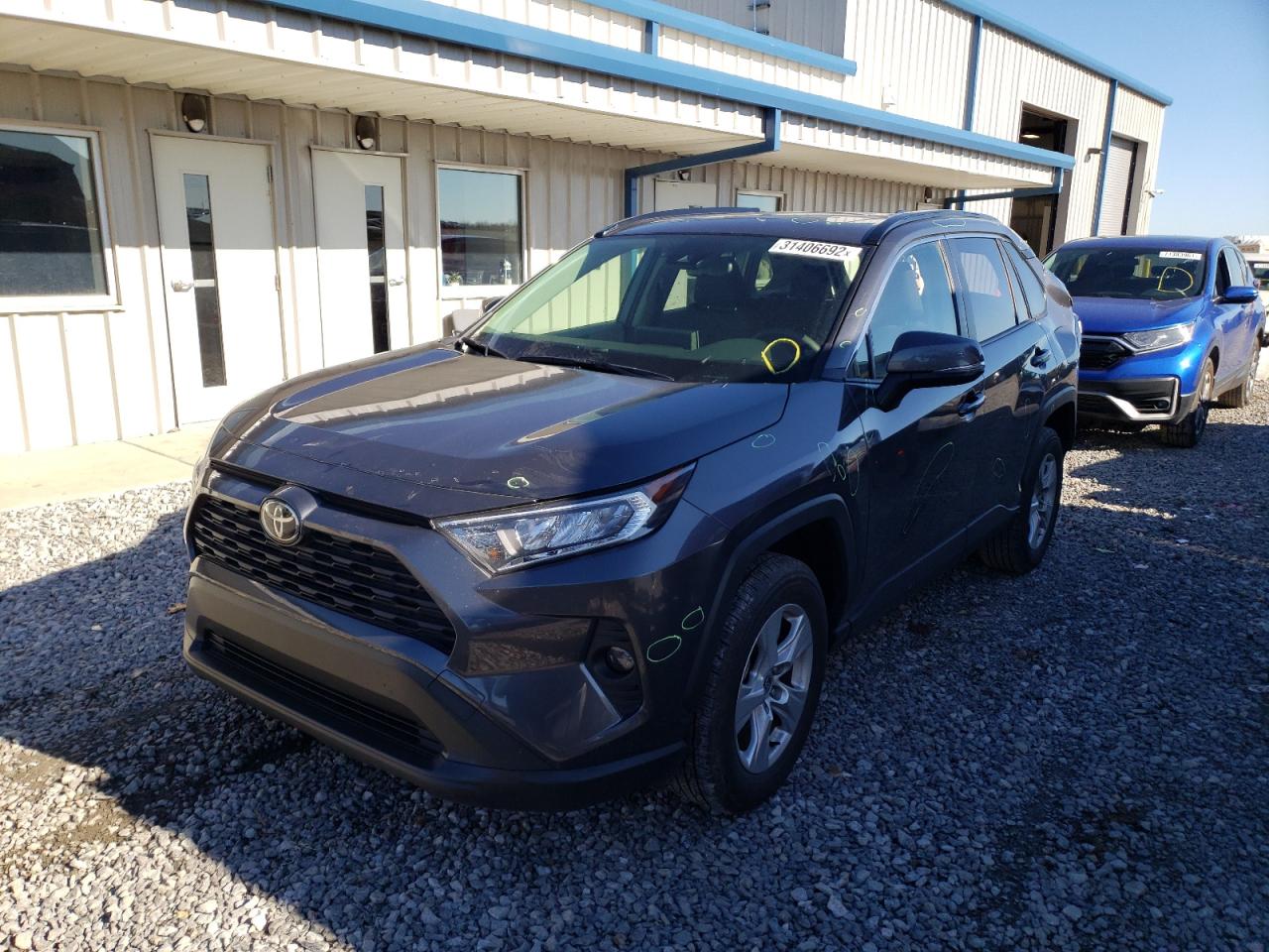 Photo 2 from auction – 2020 TOYOTA RAV4 XLE with VIN JTMP1RFV2LD060510
