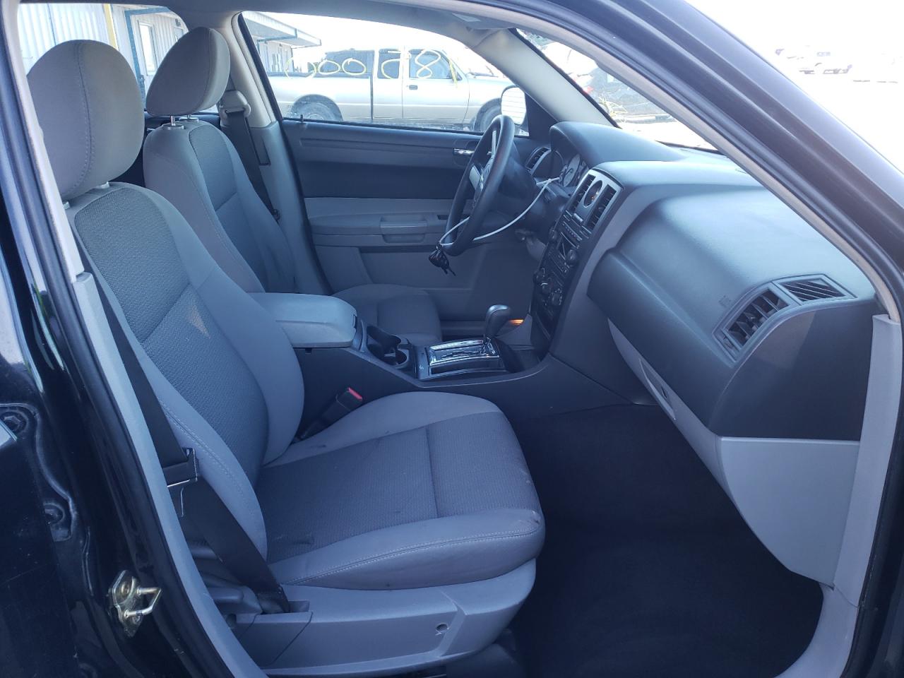 Photo 5 from auction – 2006 CHRYSLER 300 with VIN 2C3KA43RX6H509870