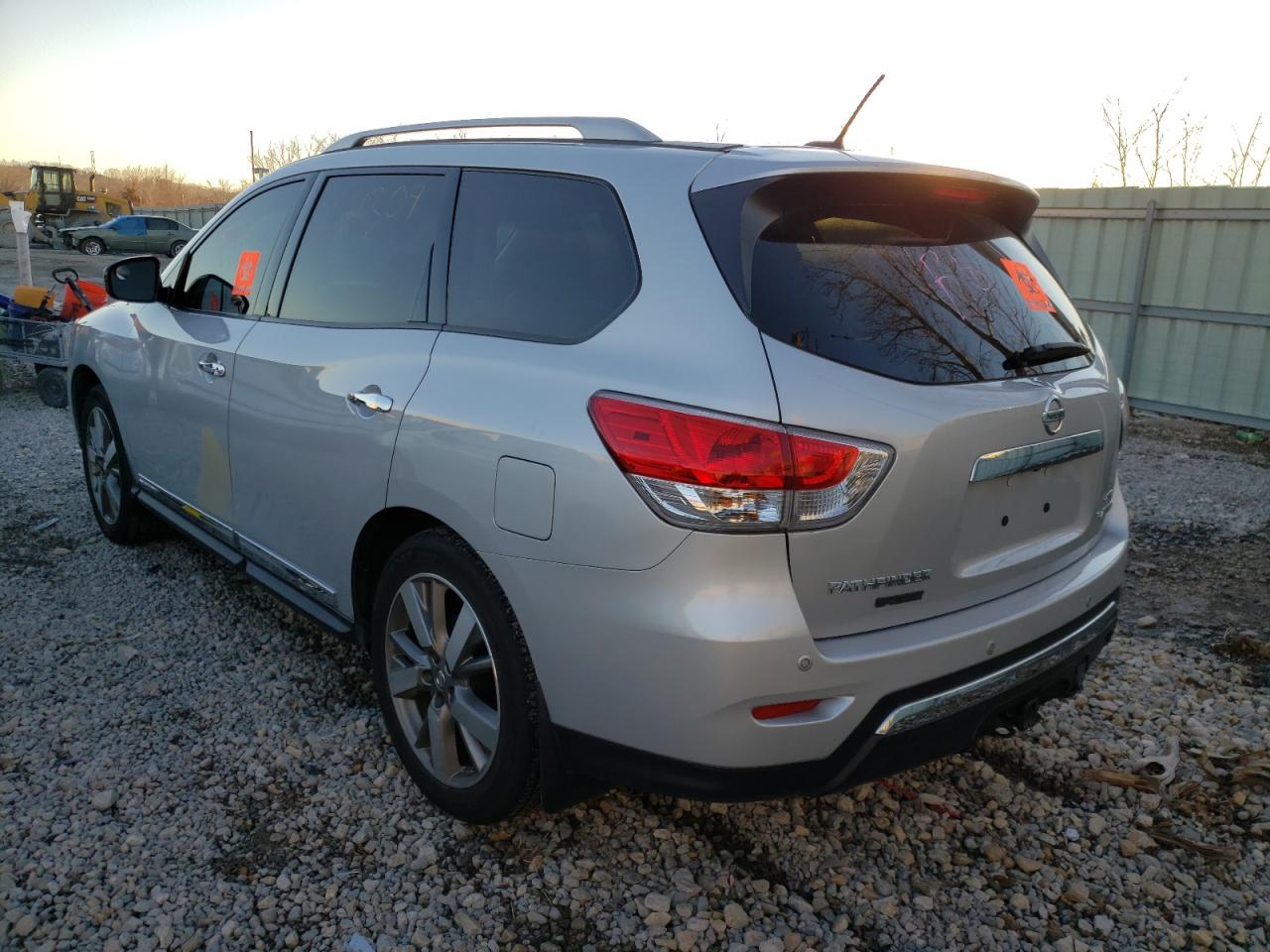 Photo 3 from auction – 2013 NISSAN PATHFINDER with VIN 5N1AR2MM0DC621418