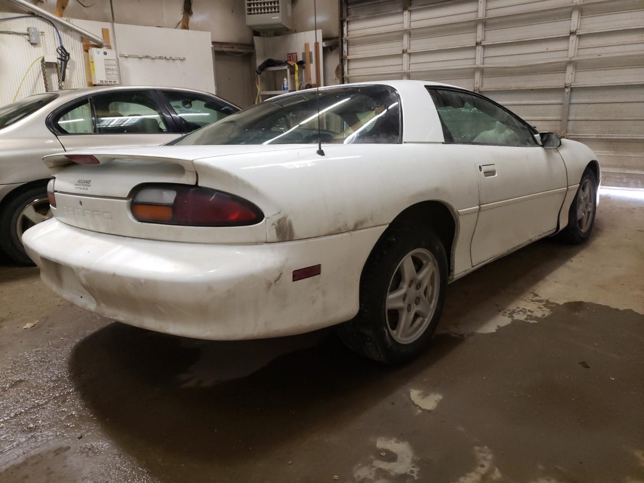 Photo 4 from auction – 1998 CHEVROLET CAMARO with VIN 2G1FP22K0W2152358