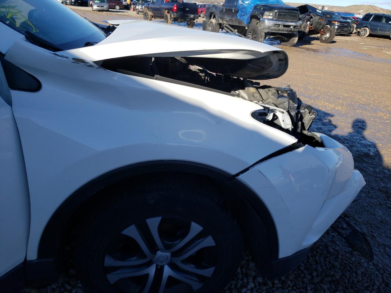 Photo 9 from auction – 2018 TOYOTA RAV4 LE with VIN JTMBFREV3JJ735972