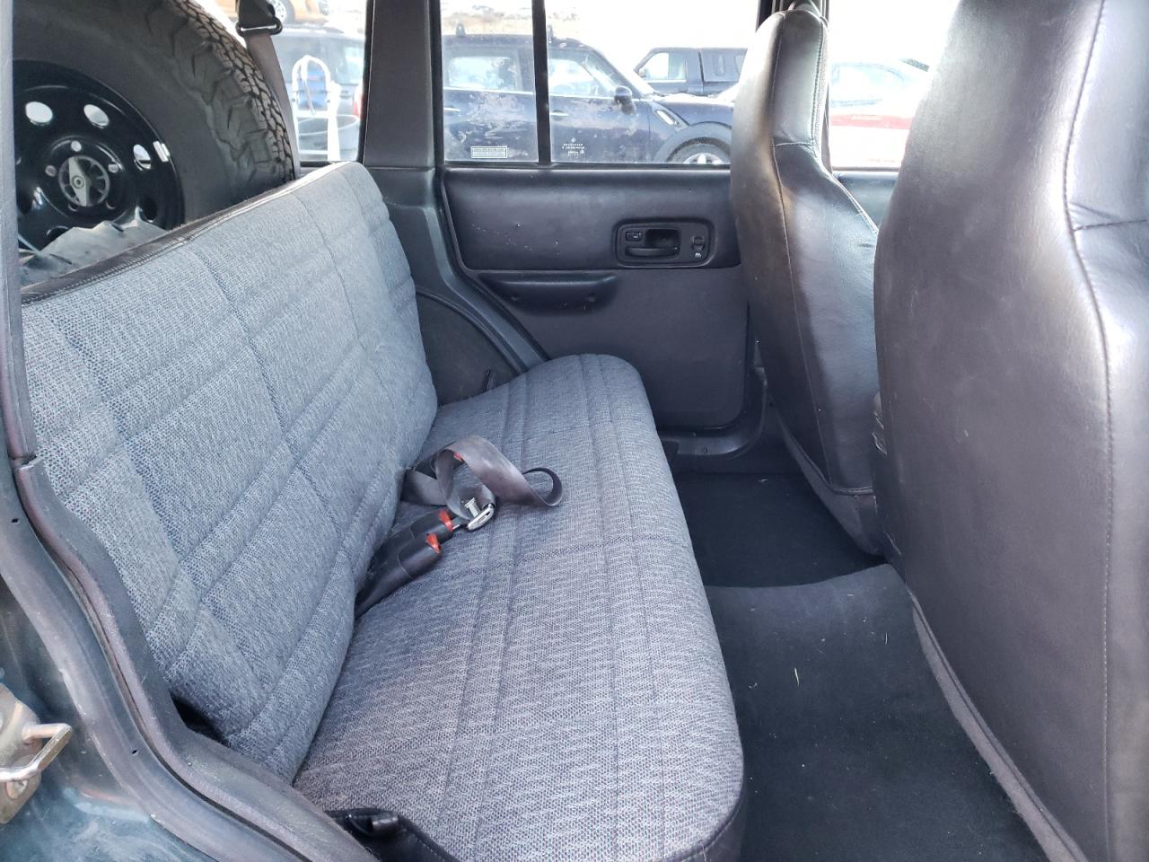 Photo 6 from auction – 2001 JEEP CHEROKEE S with VIN 1J4FF48S31L571529