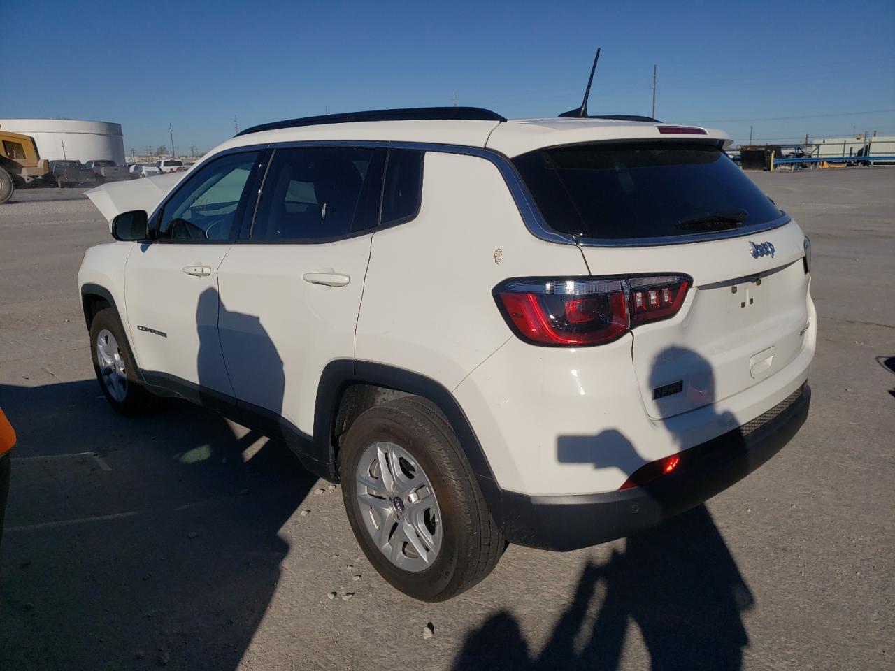Foto 3 de la subasta – 2020 JEEP COMPASS SP con VIN 3C4NJCAB2LT257835
