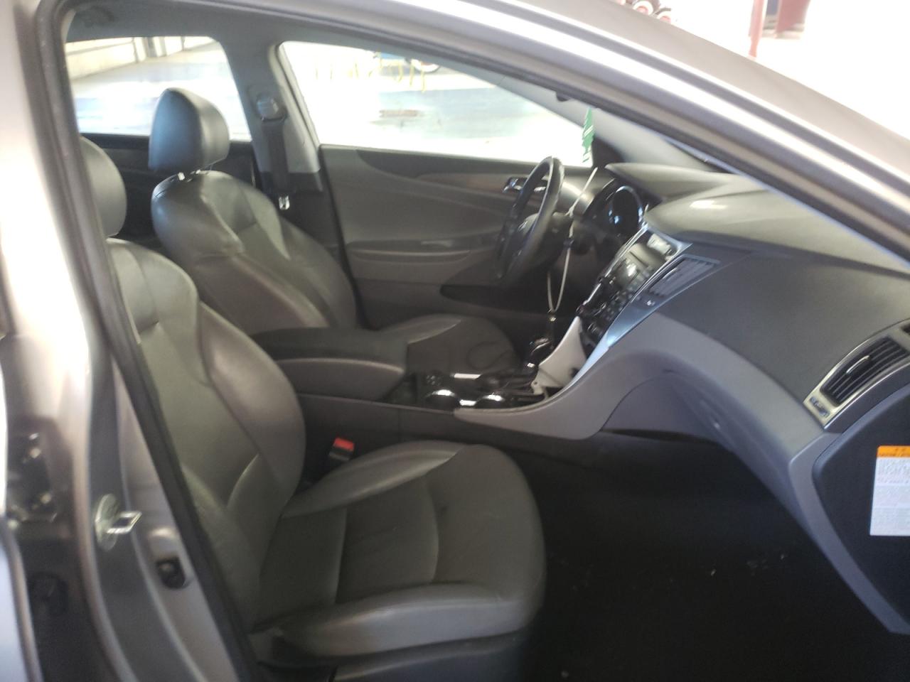 Photo 5 from auction – 2012 HYUNDAI SONATA HYB with VIN KMHEC4A48CA060141