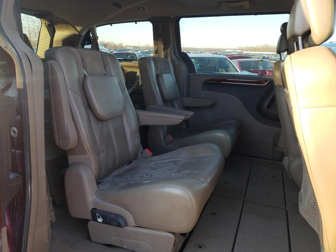 Photo 6 from auction – 2013 CHRYSLER TOWN & COU with VIN 2C4RC1GG8DR515606