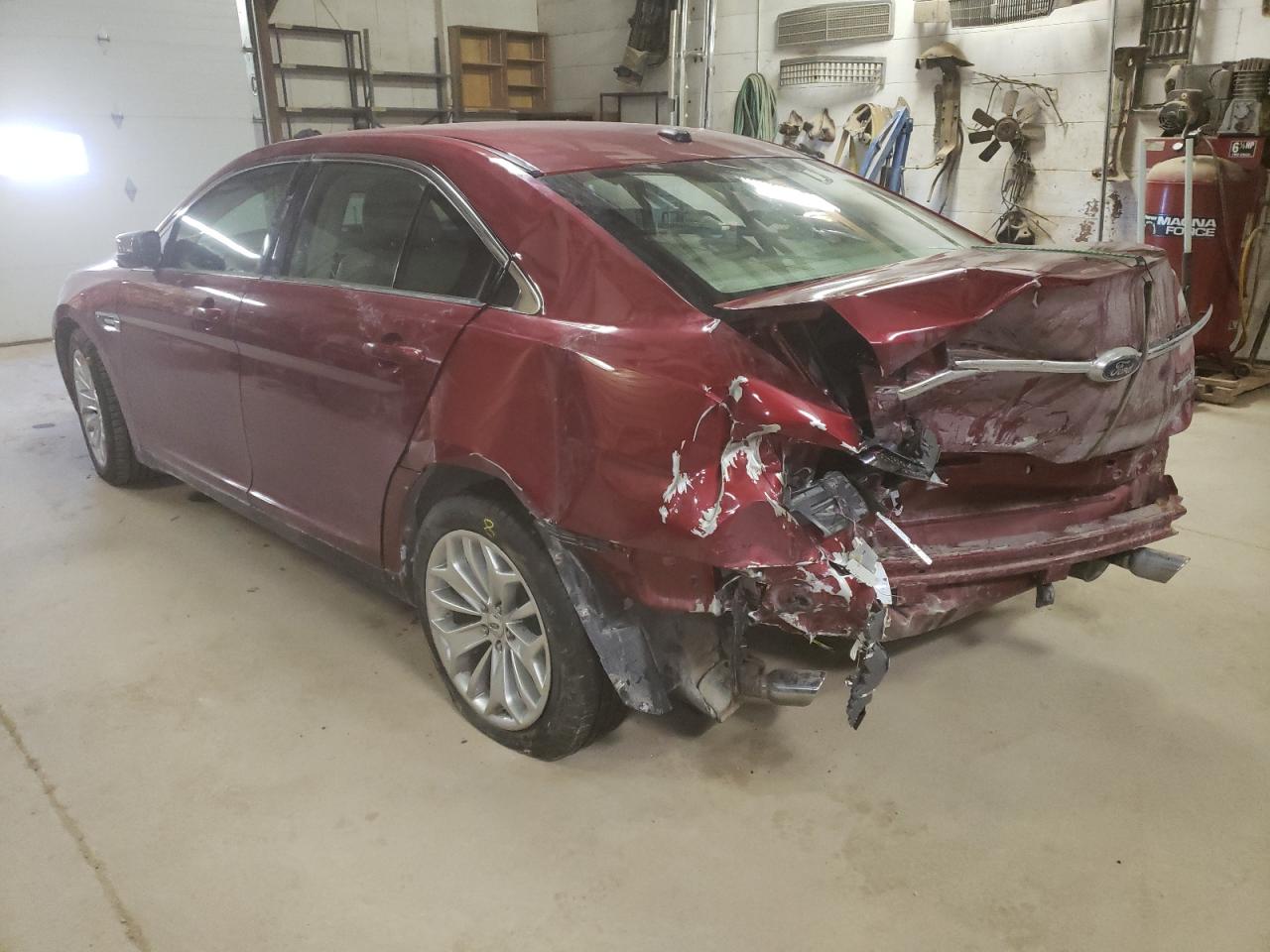 Photo 3 from auction – 2014 FORD TAURUS LIM with VIN 1FAHP2F86EG165255