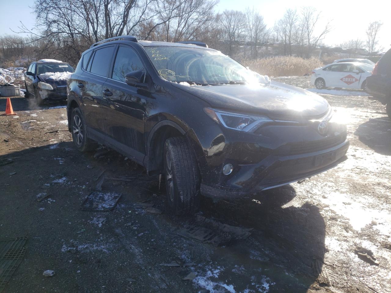 Photo 1 from auction – 2017 TOYOTA RAV4 XLE with VIN 2T3RFREV6HW565696