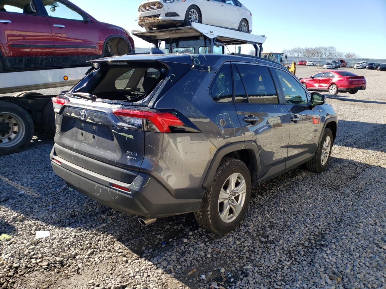 Photo 4 from auction – 2020 TOYOTA RAV4 XLE with VIN JTMP1RFV2LD060510