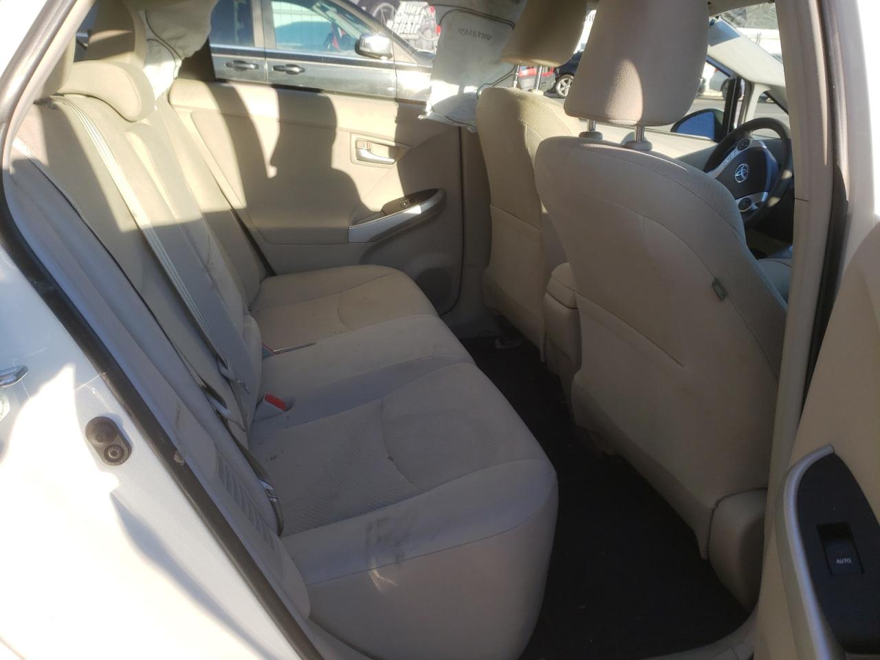 Photo 6 from auction – 2015 TOYOTA PRIUS with VIN JTDKN3DU3F1981999