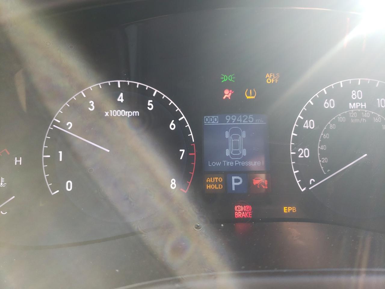 Photo 8 from auction – 2011 HYUNDAI GENESIS 3. with VIN KMHGC4DEXBU122388