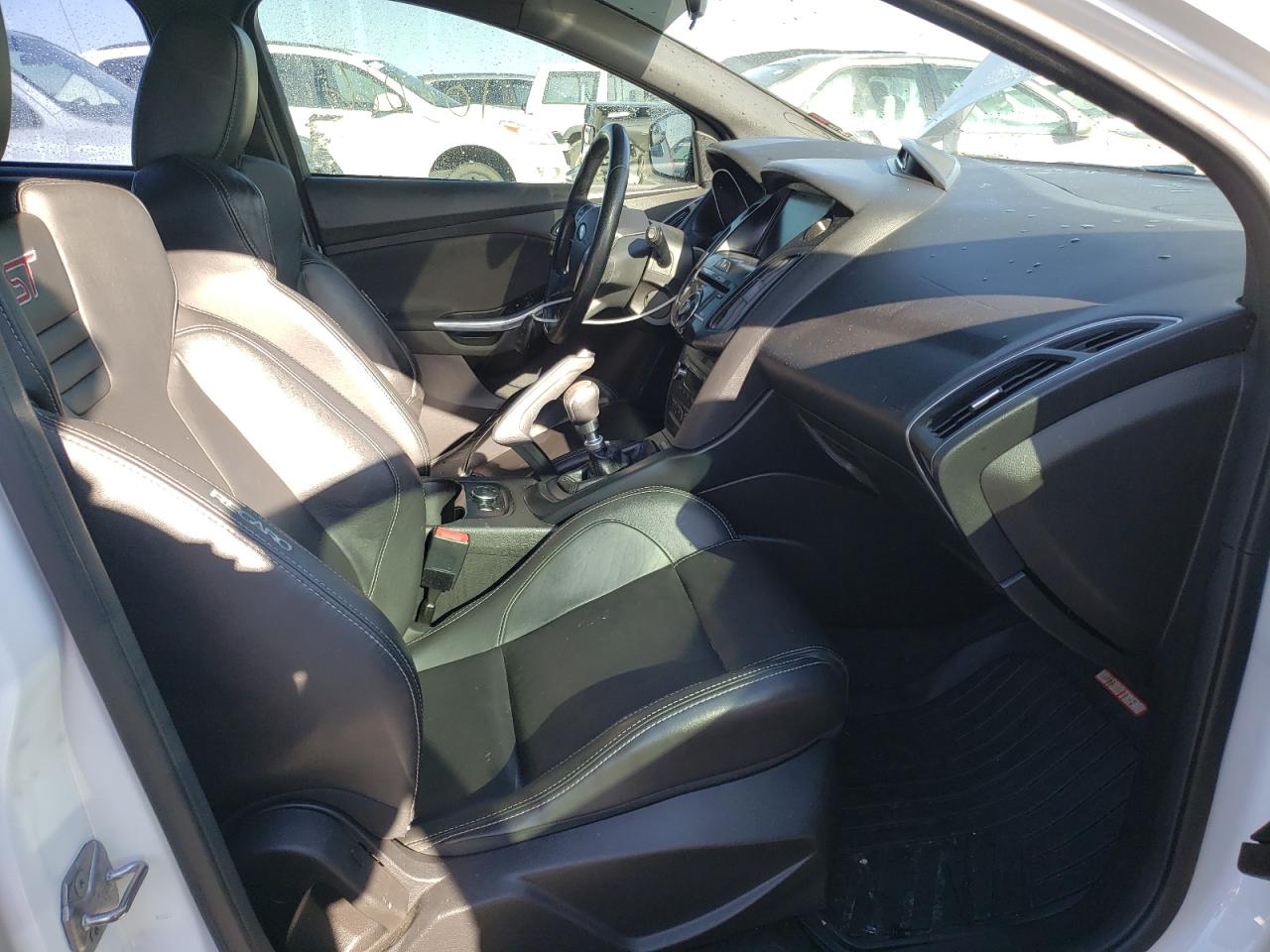 Photo 5 from auction – 2014 FORD FOCUS ST with VIN 1FADP3L9XEL118366