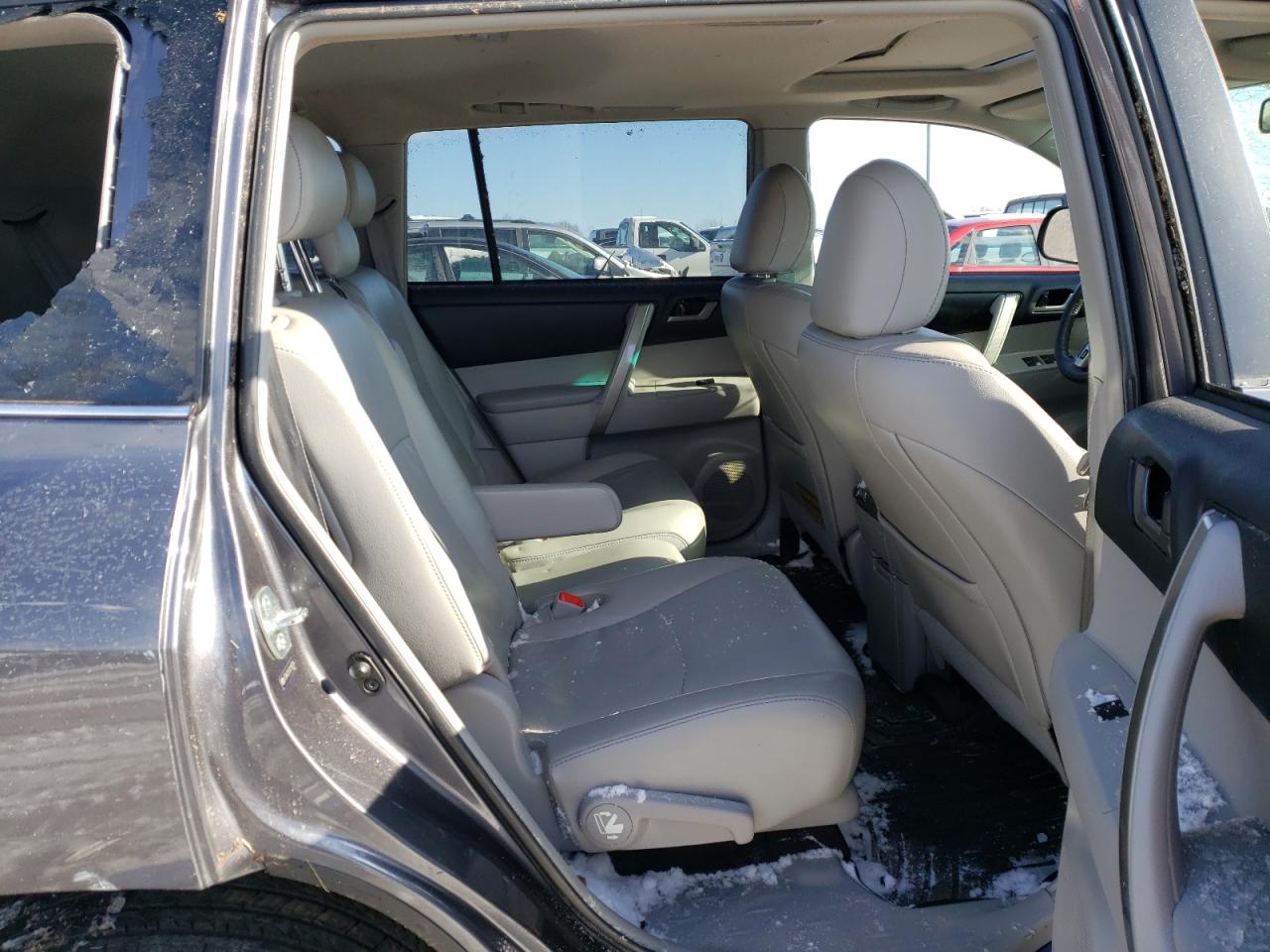 Photo 6 from auction – 2012 TOYOTA HIGHLANDER with VIN 5TDBK3EH3CS169594