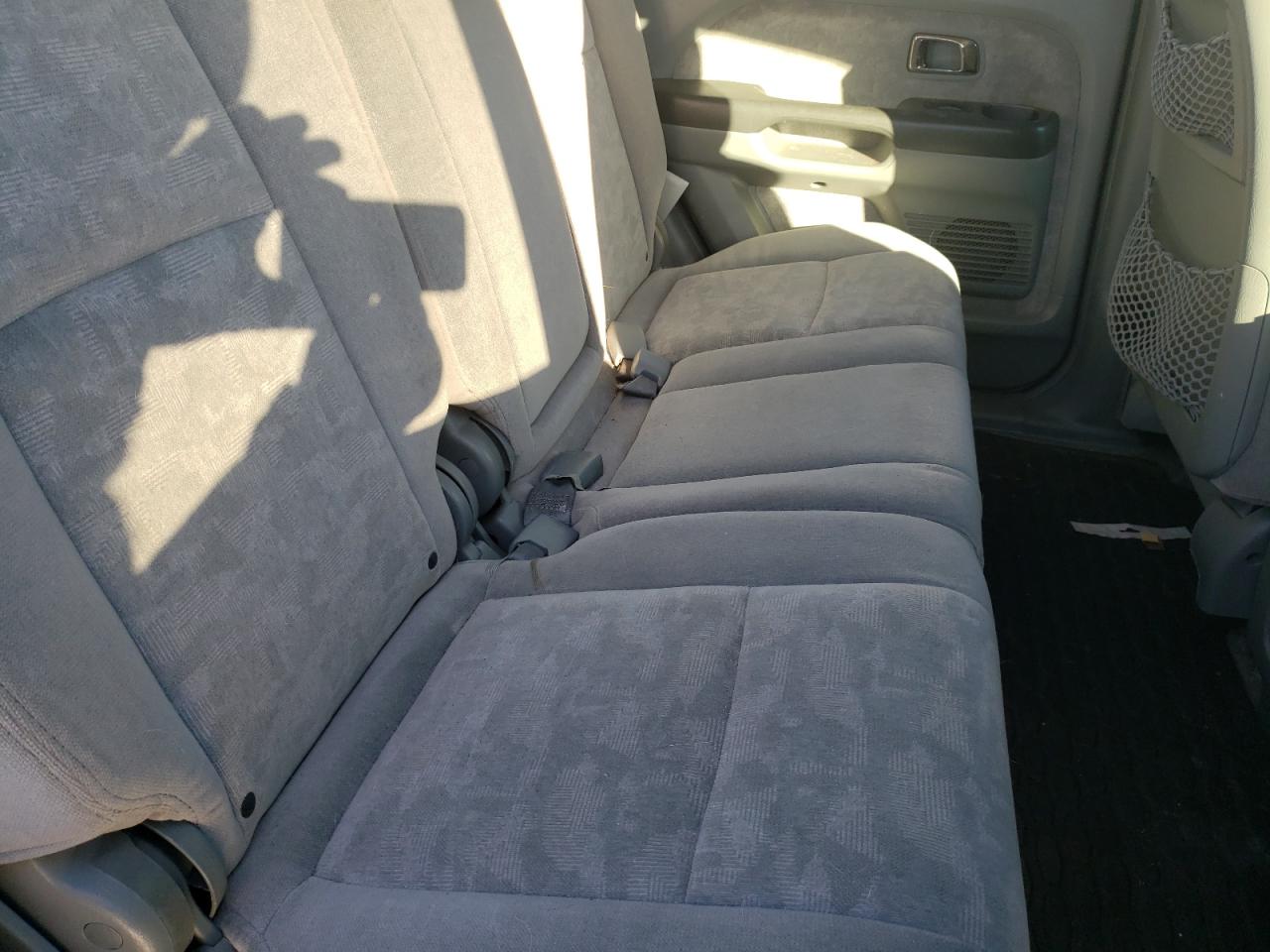 Photo 6 from auction – 2005 HONDA PILOT EX with VIN 5FNYF18475B006983