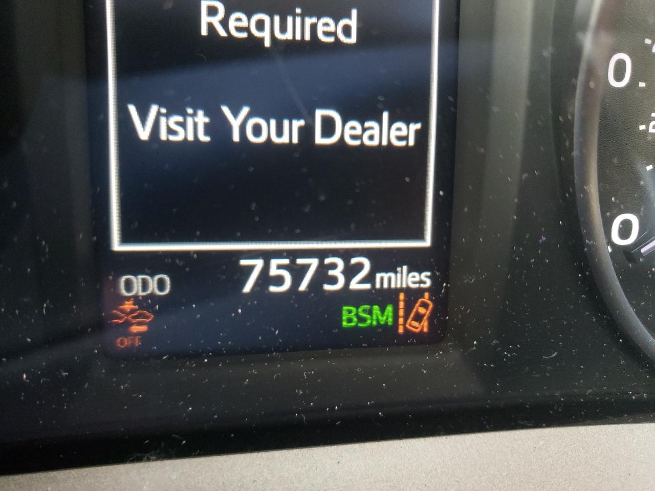 Photo 8 from auction – 2017 TOYOTA RAV4 XLE with VIN 2T3RFREV2HW677766