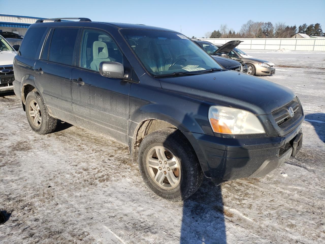 HONDA PILOT EX 2005 with VIN 5FNYF18475B006983 - Photo from auction