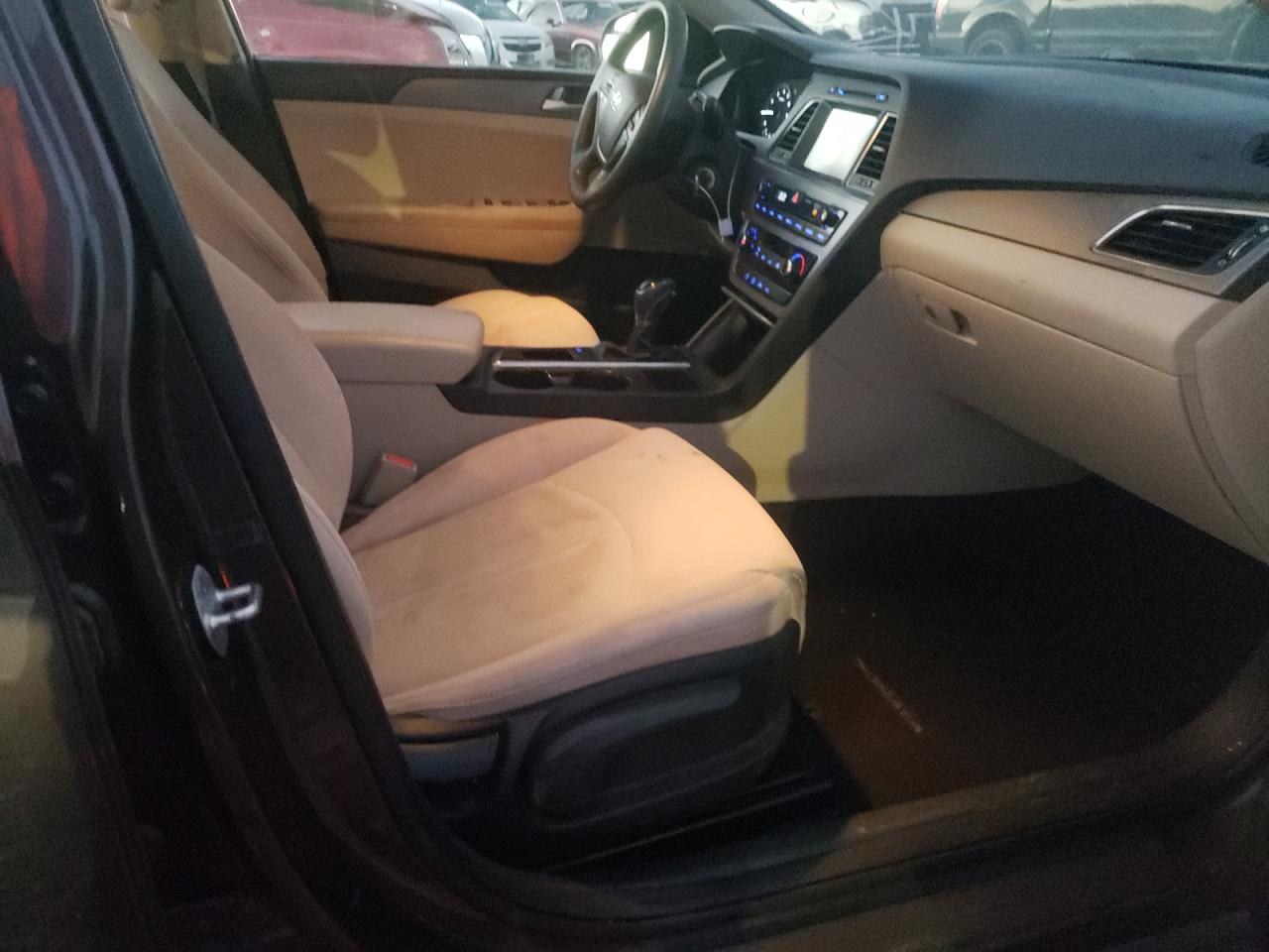 Photo 5 from auction – 2016 HYUNDAI SONATA SE with VIN 5NPE24AF5GH334886