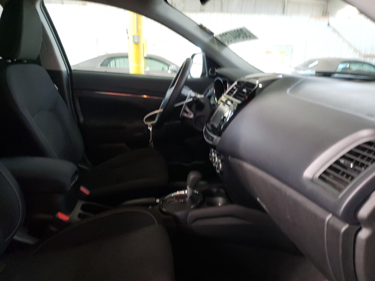 Zdjęcie 5 z aukcji – 2015 MITSUBISHI OUTLANDER z VIN 4A4AR4AU5FE057141