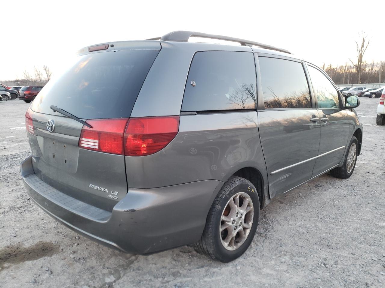 Photo 4 from auction – 2004 TOYOTA SIENNA LE with VIN 5TDBA23C34S027221