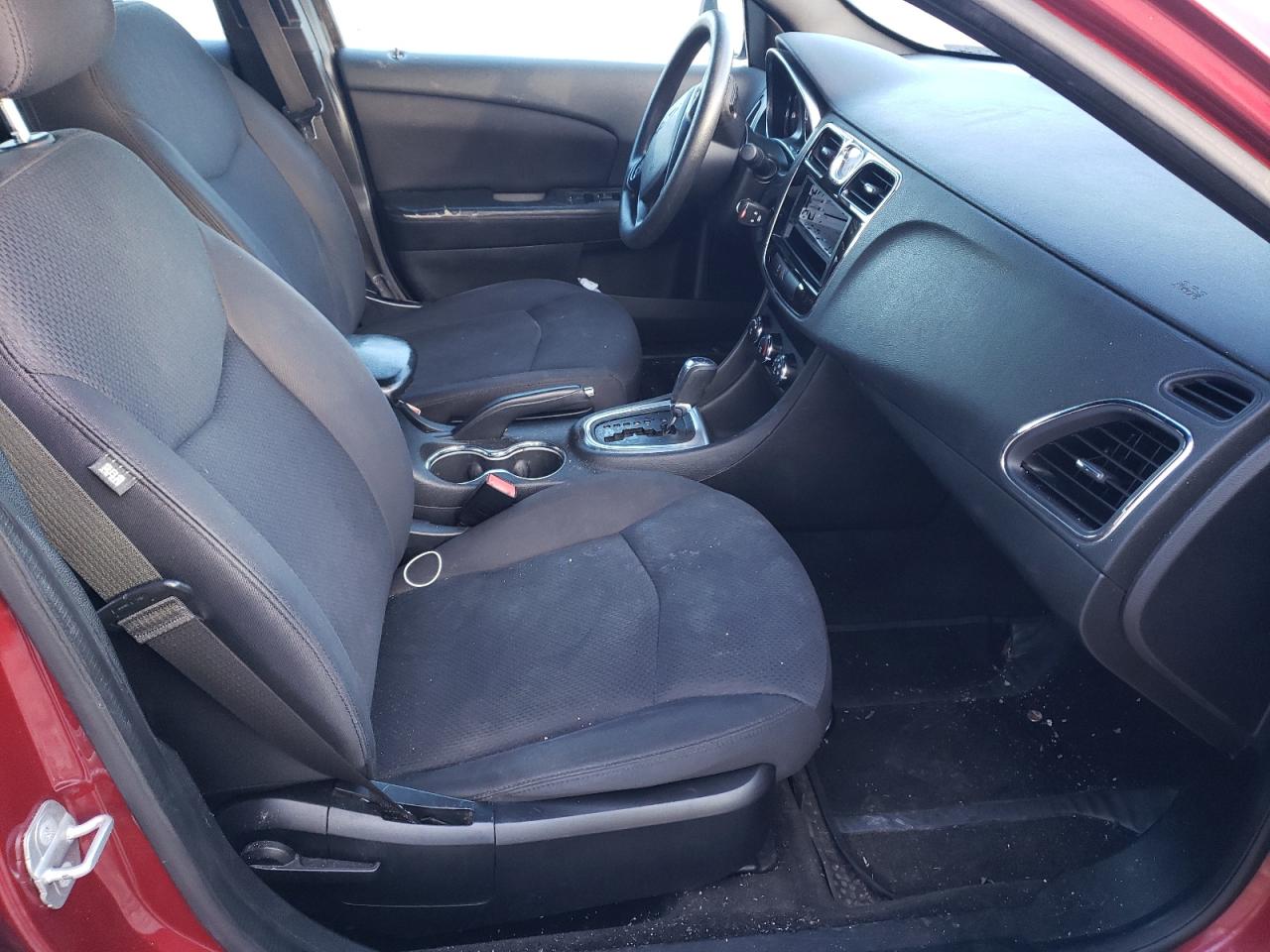 Photo 5 from auction – 2014 CHRYSLER 200 LX with VIN 1C3CCBAB8EN213101