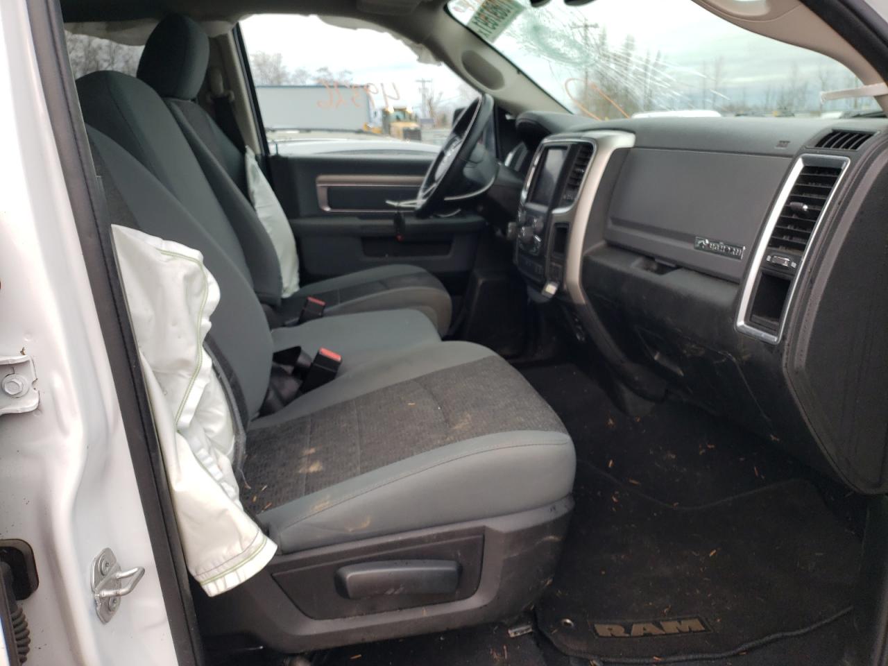 Photo 5 from auction – 2019 RAM 1500 CLASS with VIN 1C6RR7TTXKS695307