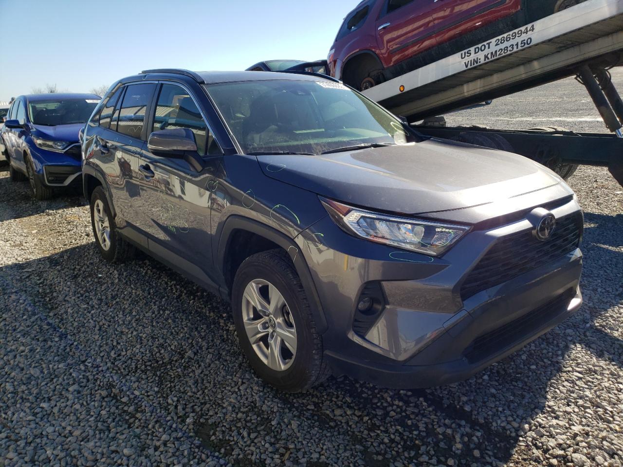 TOYOTA RAV4 XLE 2020 with VIN JTMP1RFV2LD060510 - Photo from auction