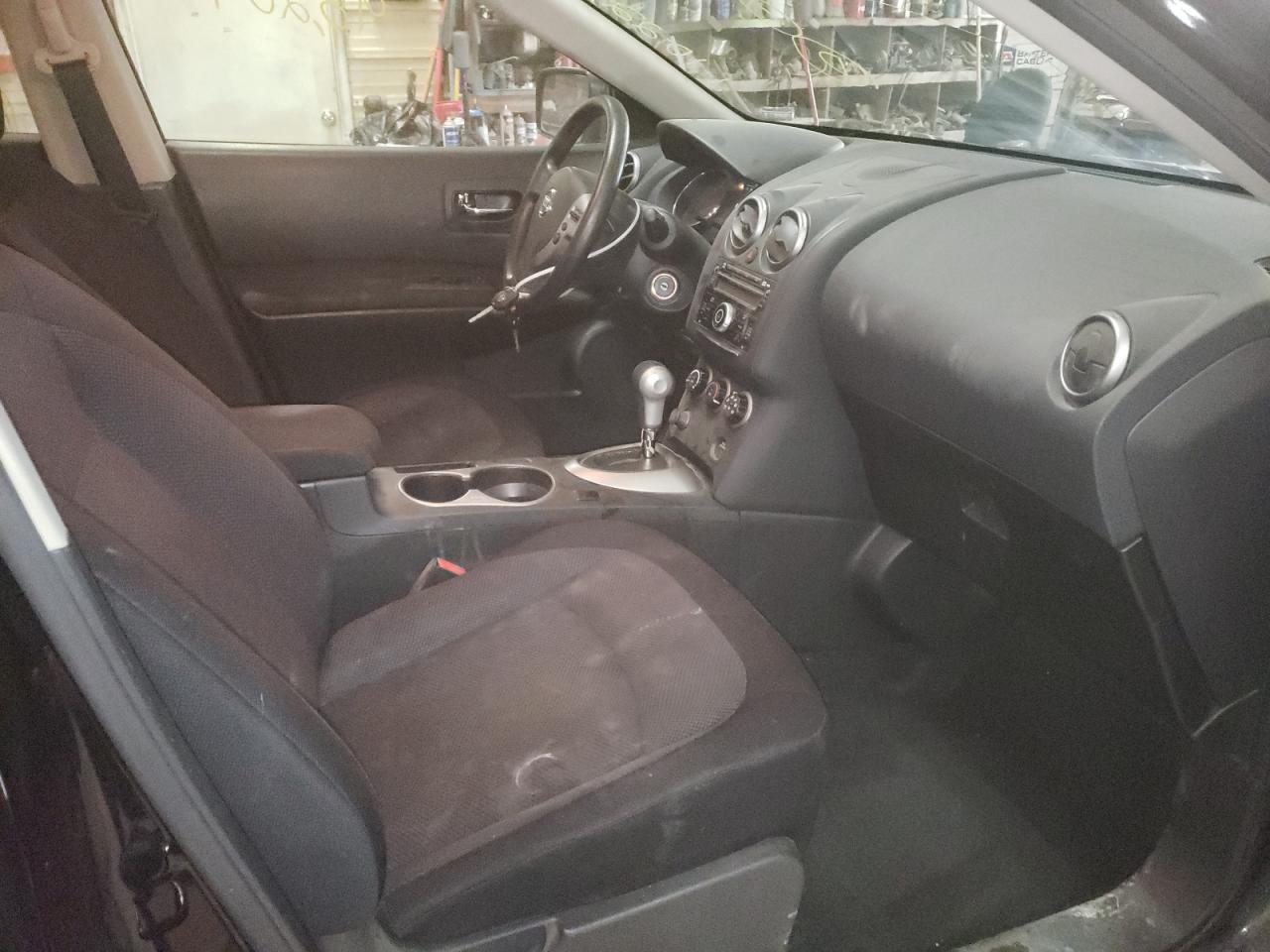 Photo 5 from auction – 2013 NISSAN ROGUE S with VIN JN8AS5MV7DW648007