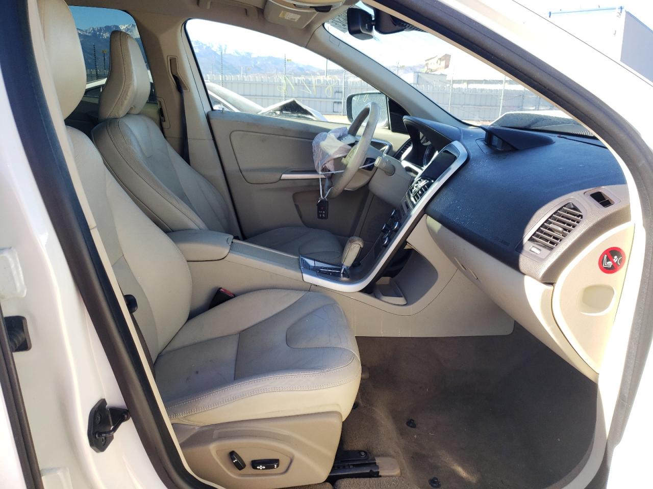 Photo 5 from auction – 2010 VOLVO XC60 T6 with VIN YV4992DZ8A2069510
