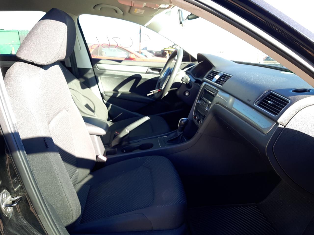 Photo 5 from auction – 2013 VOLKSWAGEN PASSAT S with VIN 1VWAP7A33DC113864