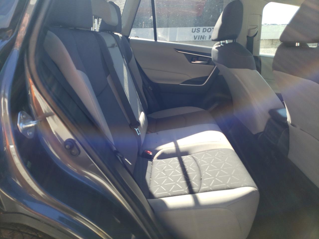 Photo 6 from auction – 2020 TOYOTA RAV4 XLE with VIN JTMP1RFV2LD060510