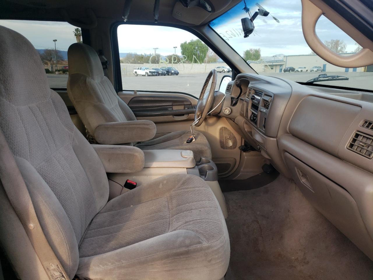 Photo 5 from auction – 2000 FORD EXCURSION with VIN 1FMNU40S7YEB26076