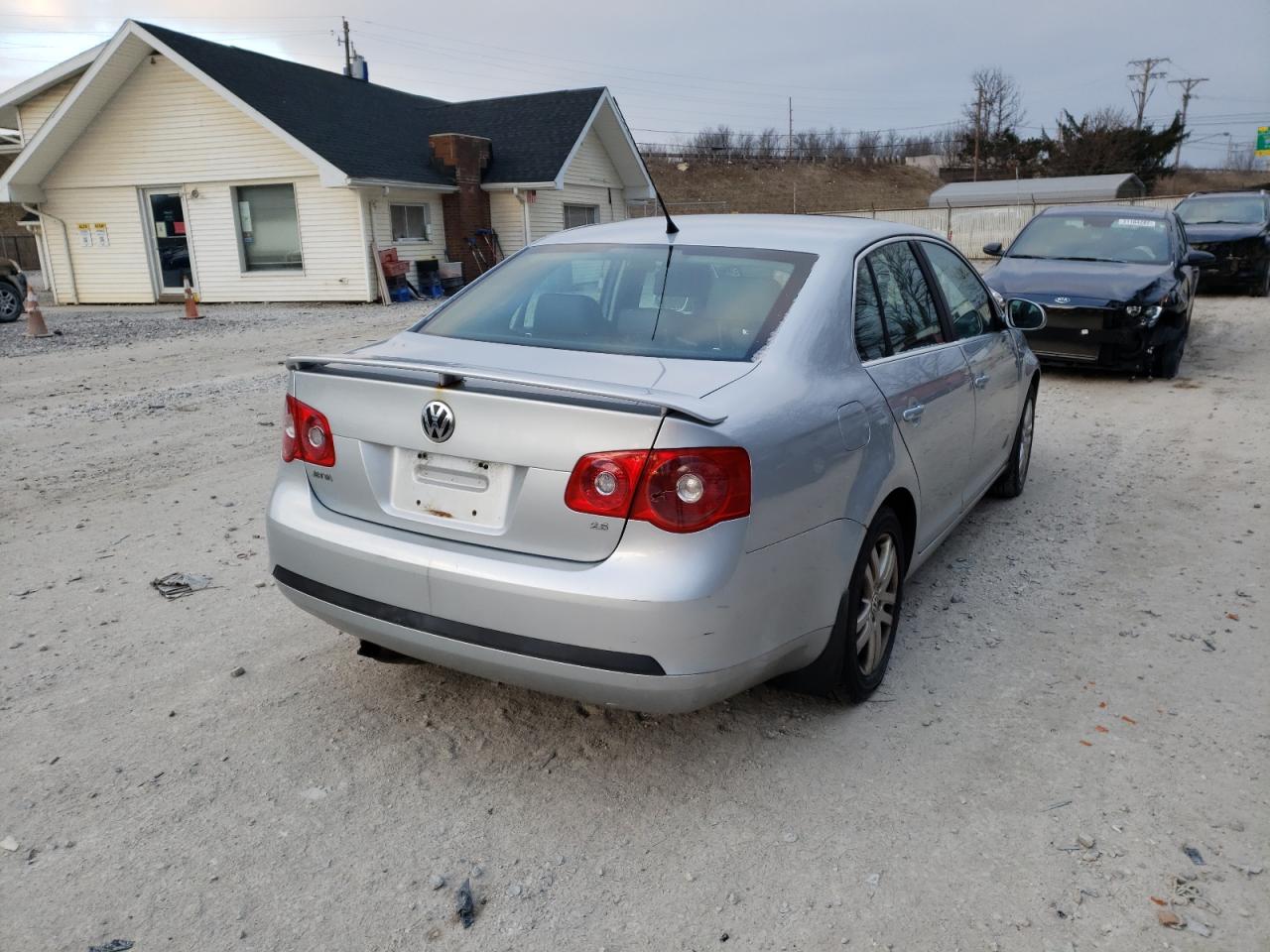 Photo 4 from auction – 2007 VOLKSWAGEN JETTA WOLF with VIN 3VWEF81K77M076032