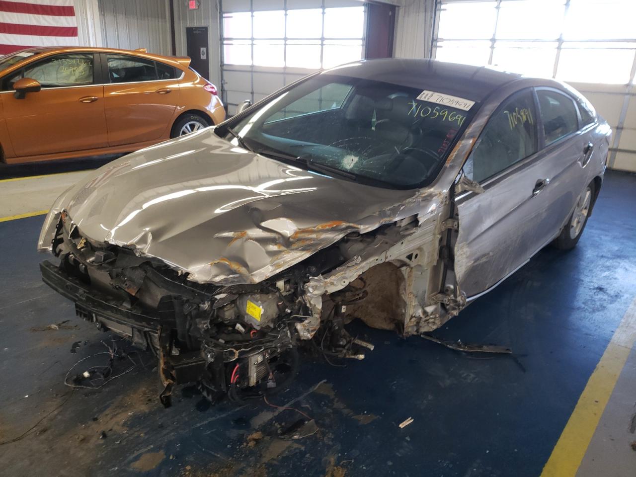 Photo 2 from auction – 2012 HYUNDAI SONATA HYB with VIN KMHEC4A48CA060141