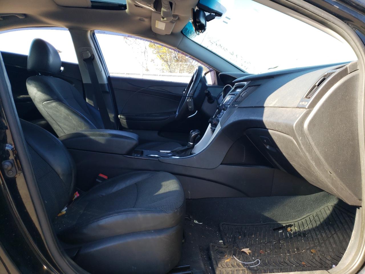 Photo 5 from auction – 2012 HYUNDAI SONATA SE with VIN 5NPEC4AC2CH387901