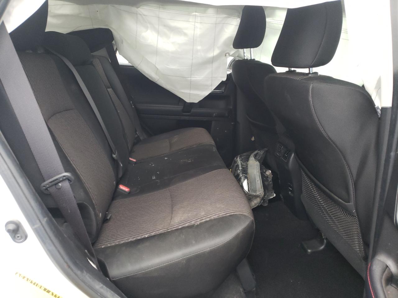 Photo 6 from auction – 2018 TOYOTA 4RUNNER SR with VIN JTEBU5JR5J5580837