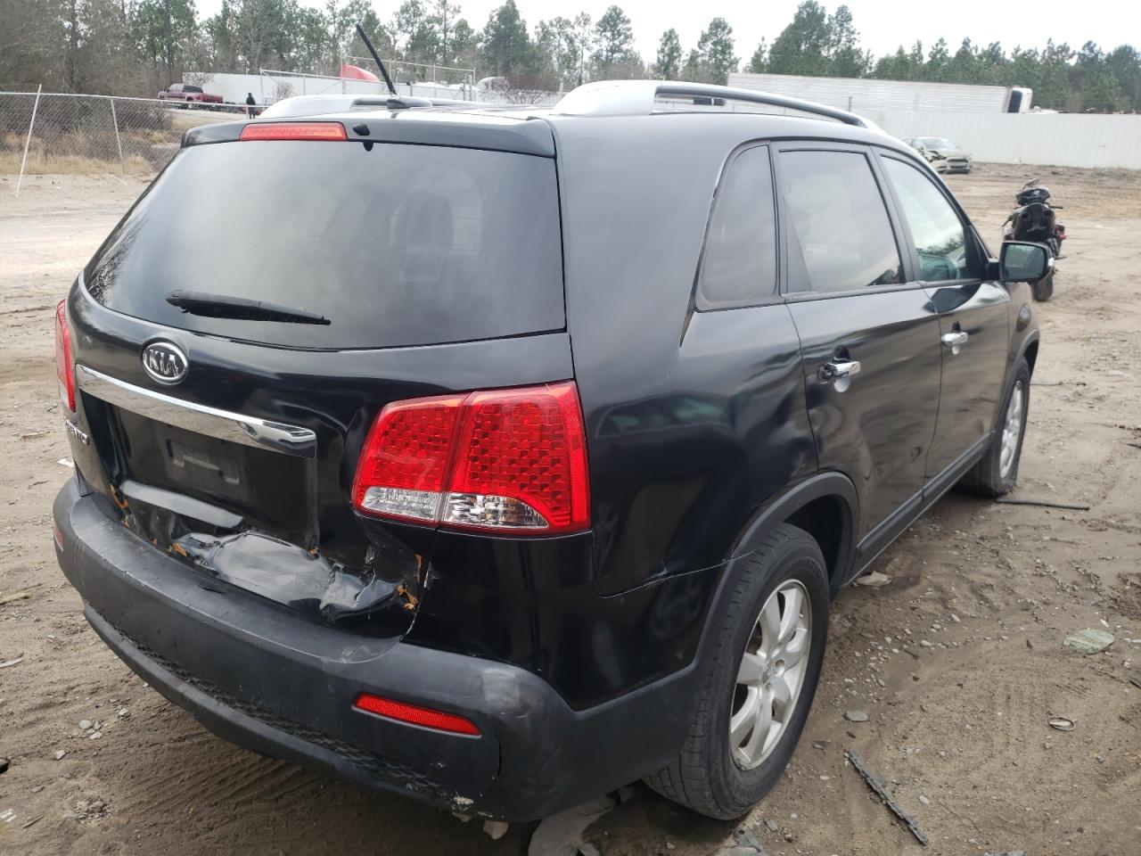 Photo 4 from auction – 2013 KIA SORENTO LX with VIN 5XYKT4A22DG348437