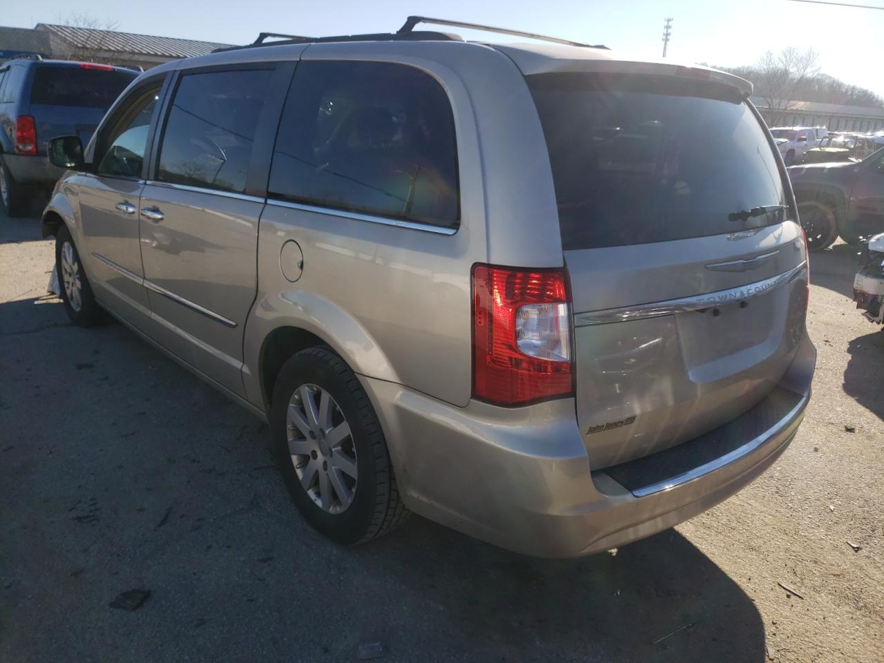 Photo 3 from auction – 2016 CHRYSLER TOWN & COU with VIN 2C4RC1BG3GR112239