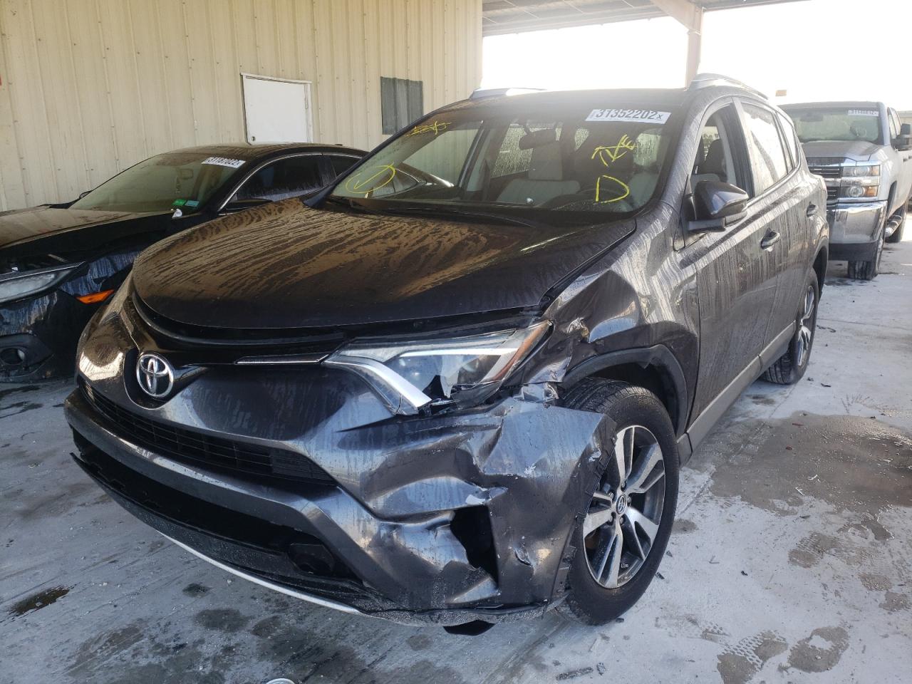 Photo 2 from auction – 2016 TOYOTA RAV4 XLE with VIN 2T3WFREV0GW265170