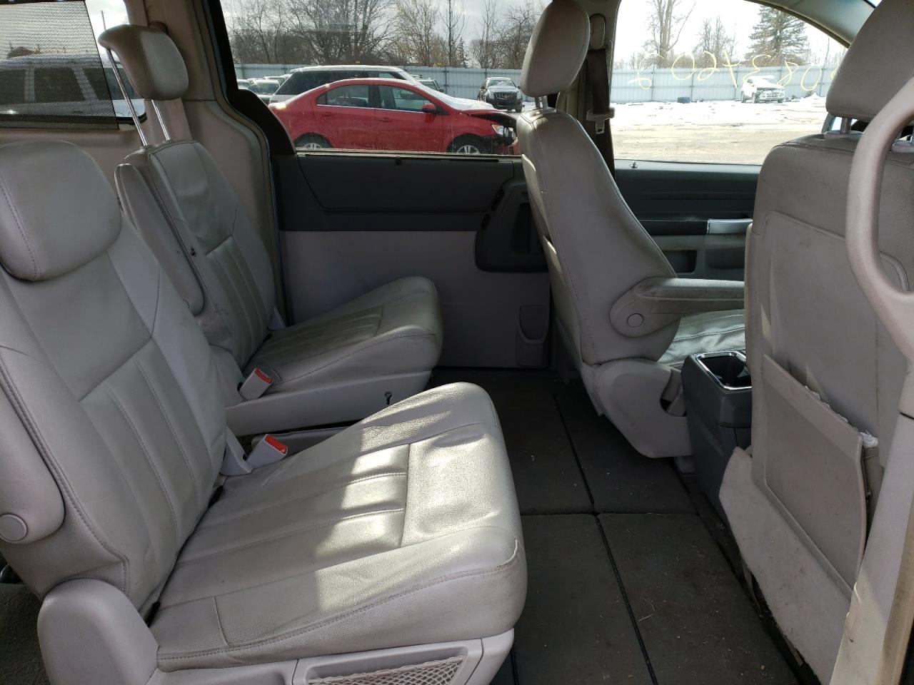 Photo 6 from auction – 2008 CHRYSLER TOWN & COU with VIN 2A8HR54P28R687456