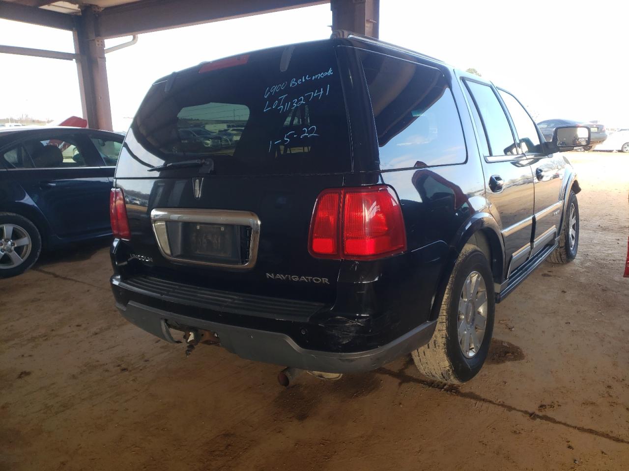 Photo 4 from auction – 2003 LINCOLN NAVIGATOR with VIN 5LMFU28RX3LJ13060