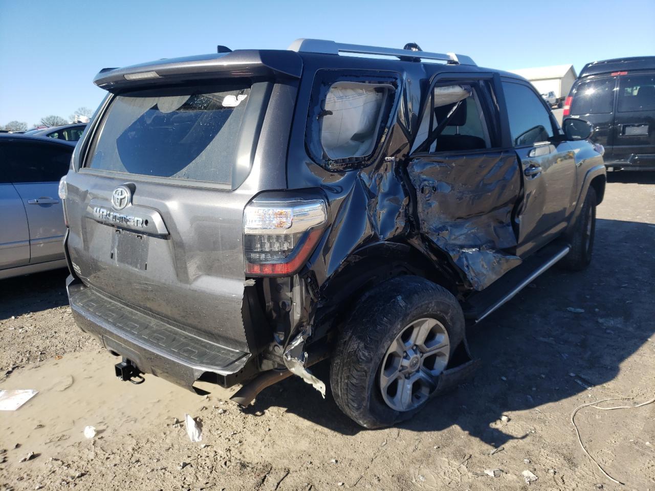 Photo 4 from auction – 2018 TOYOTA 4RUNNER SR with VIN JTEBU5JR8J5575020