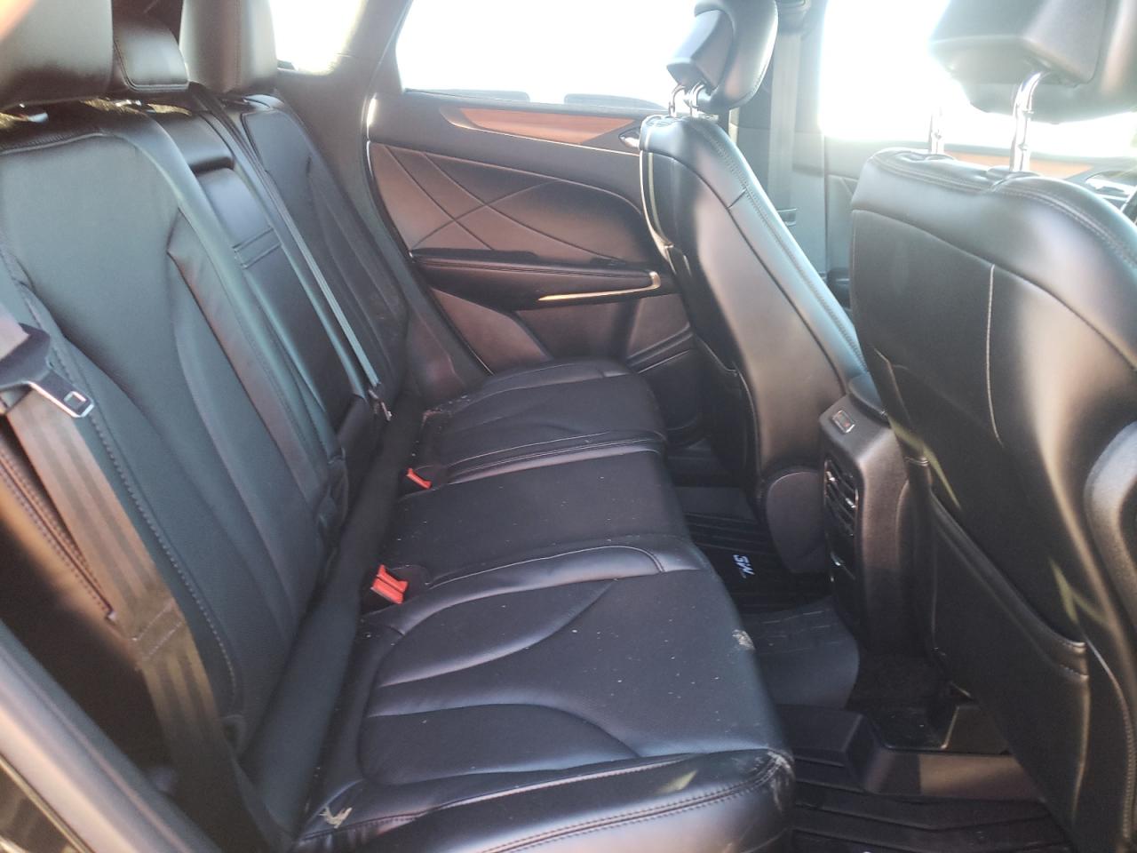 Photo 6 from auction – 2017 LINCOLN MKC RESERV with VIN 5LMCJ3C92HUL21265