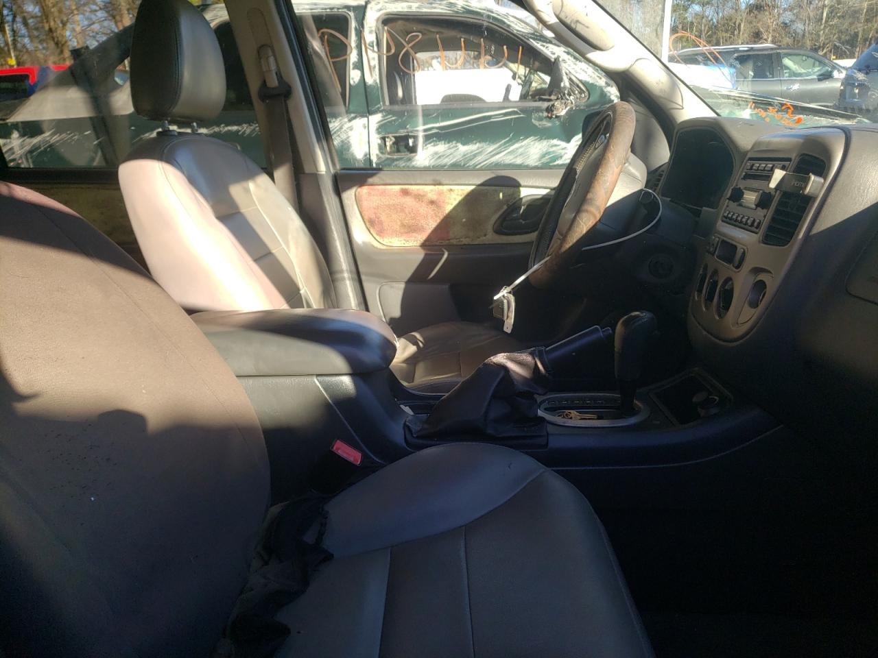 Photo 5 from auction – 2005 FORD ESCAPE XLT with VIN 1FMYU93125KA14859