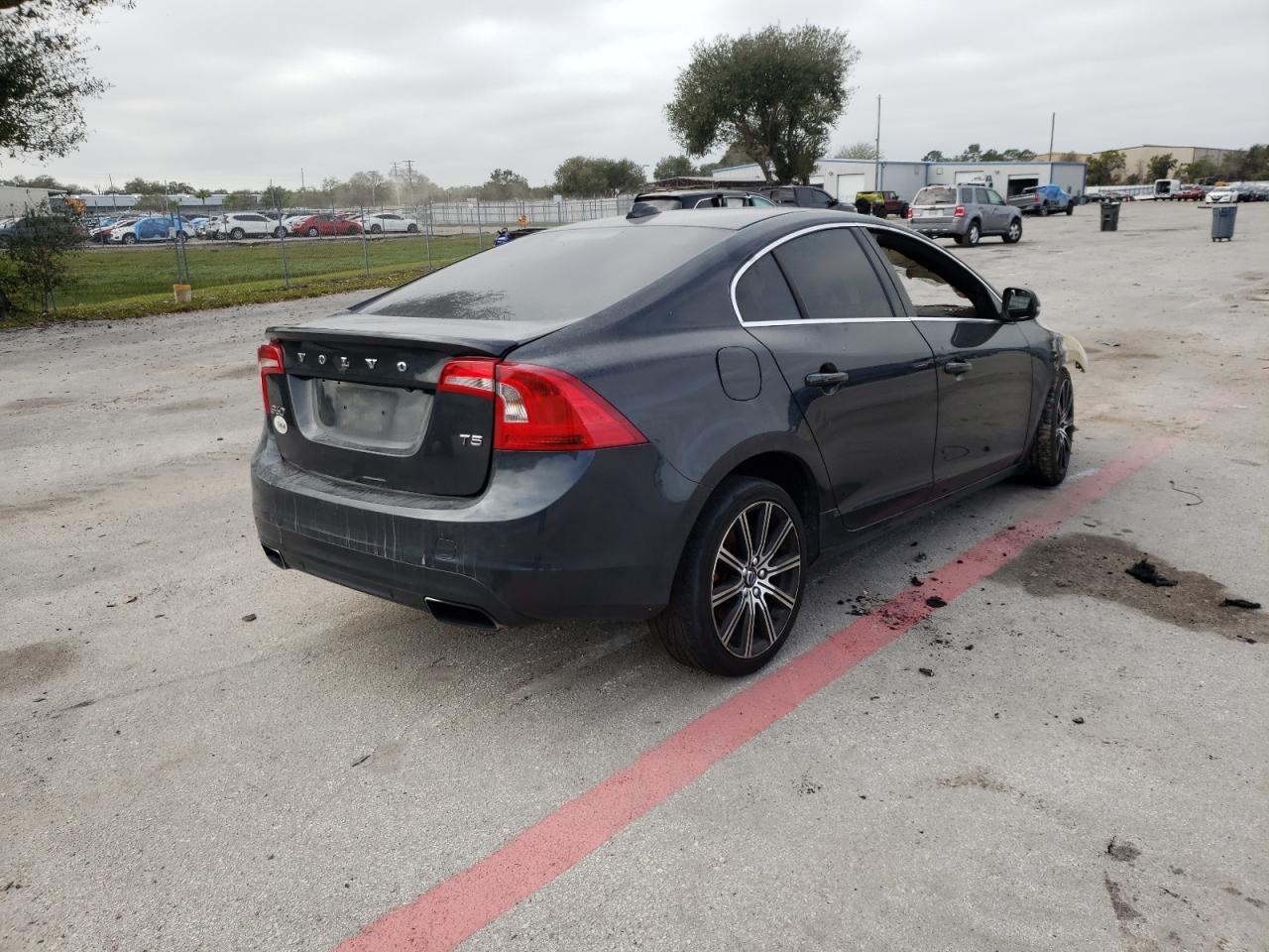 Photo 4 from auction – 2015 VOLVO S60 PREMIE with VIN YV140MFK4F2360669