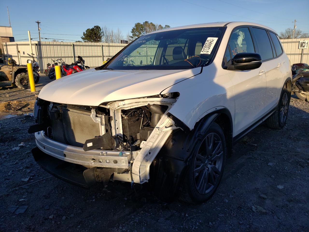 Photo 2 from auction – 2021 HONDA PASSPORT E with VIN 5FNYF7H53MB002021