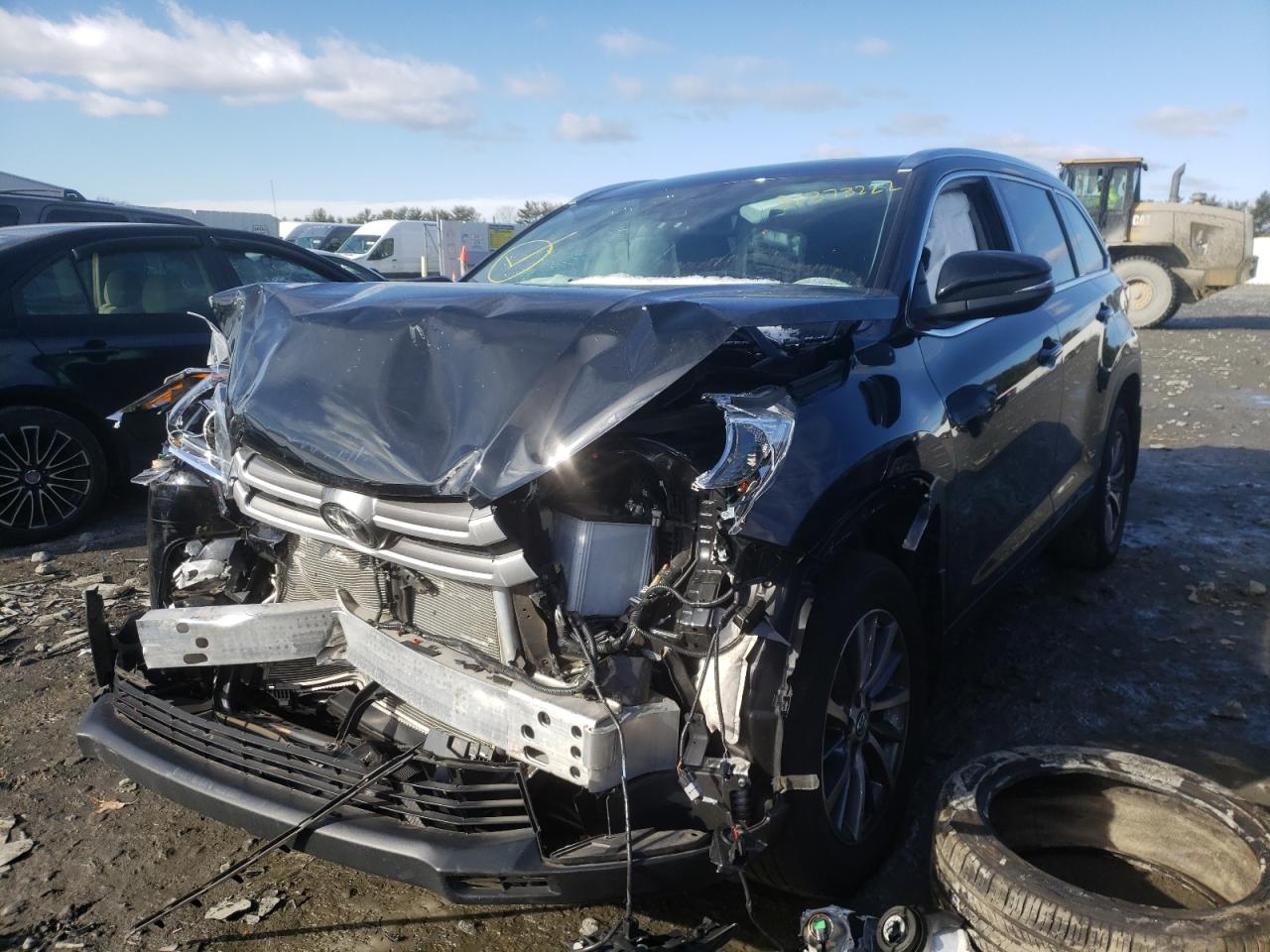 Photo 2 from auction – 2019 TOYOTA HIGHLANDER with VIN 5TDJZRFH0KS735671
