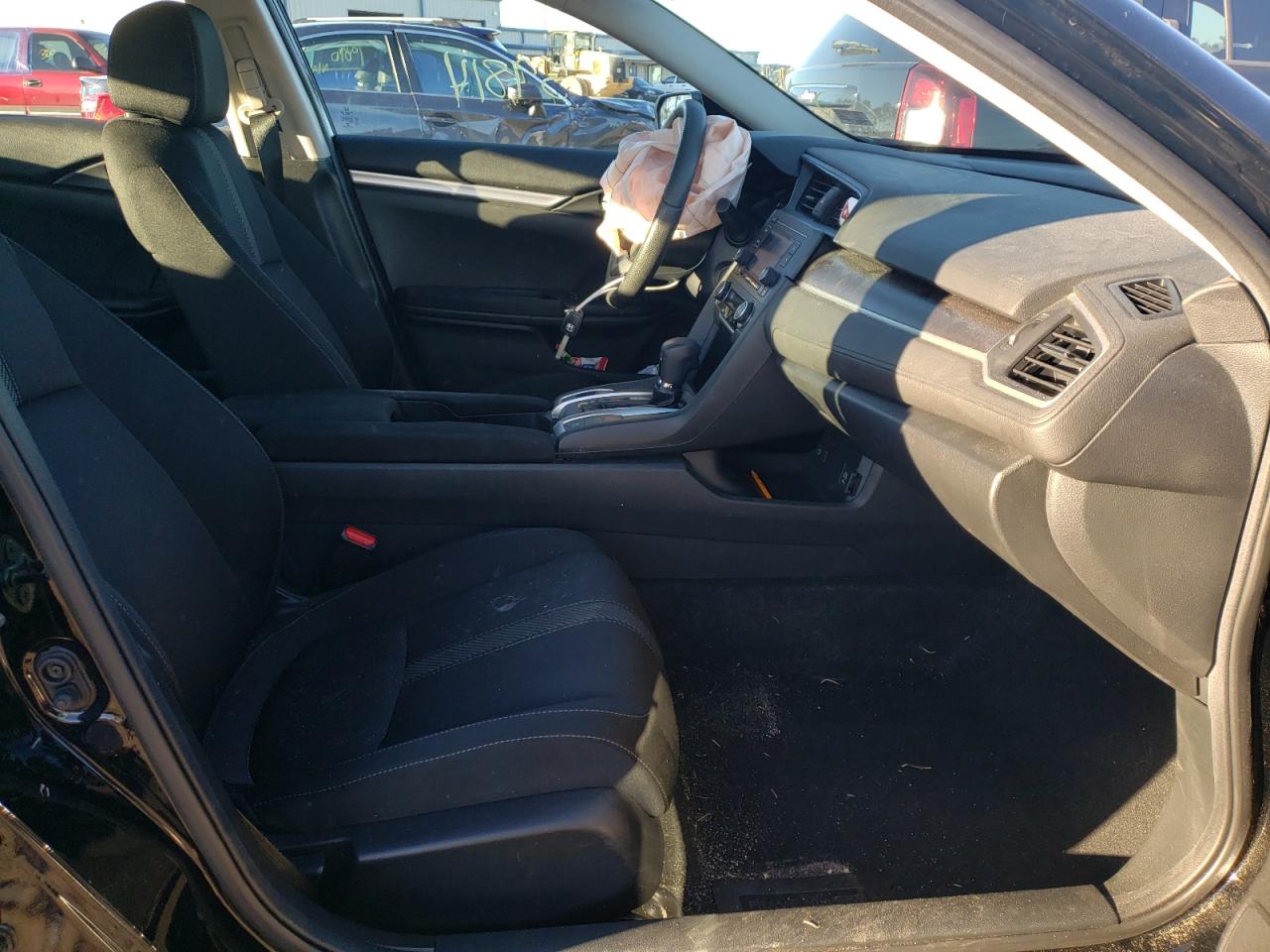 Photo 5 from auction – 2016 HONDA CIVIC LX with VIN 19XFC2F52GE014161