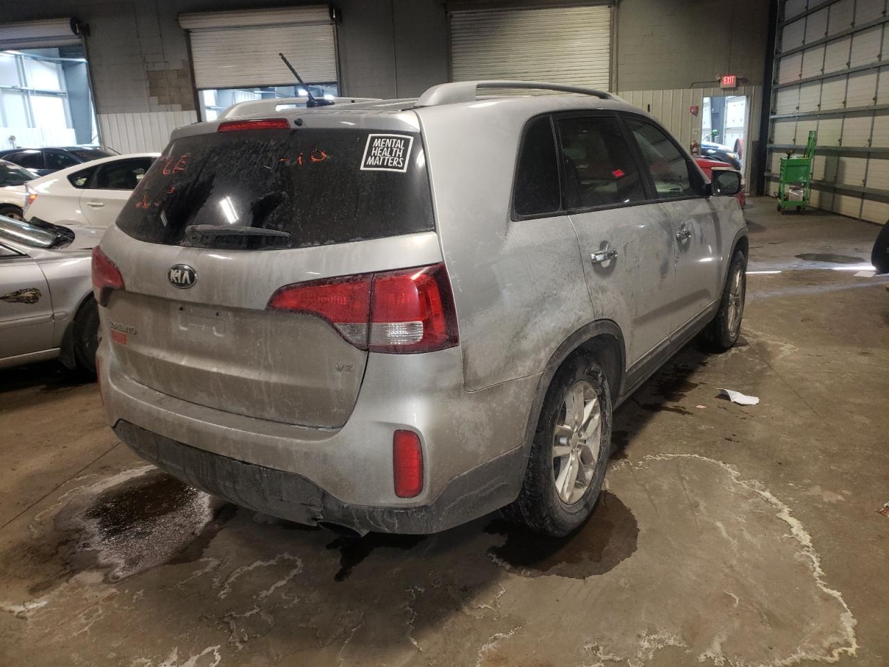Photo 4 from auction – 2015 KIA SORENTO LX with VIN 5XYKT4A70FG623401