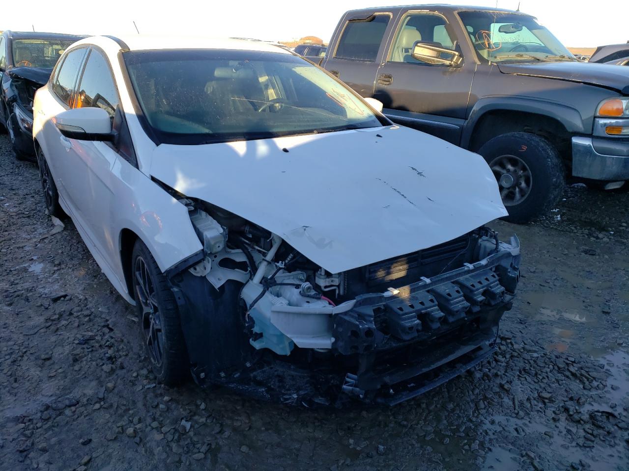 FORD FOCUS SE 2016 with VIN 1FADP3F25GL388042 - Photo from auction