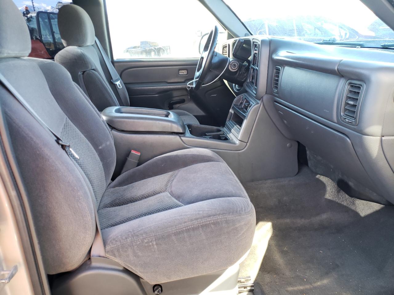 Photo 5 from auction – 2006 CHEVROLET SILVERADO with VIN 1GCEC19Z96Z292580